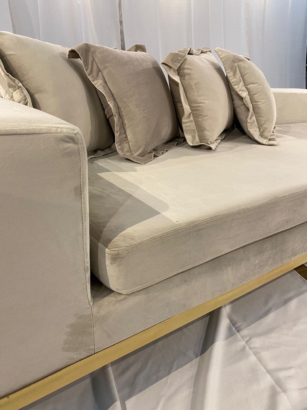 Detalhe Sofá Vancouver Suede Cru