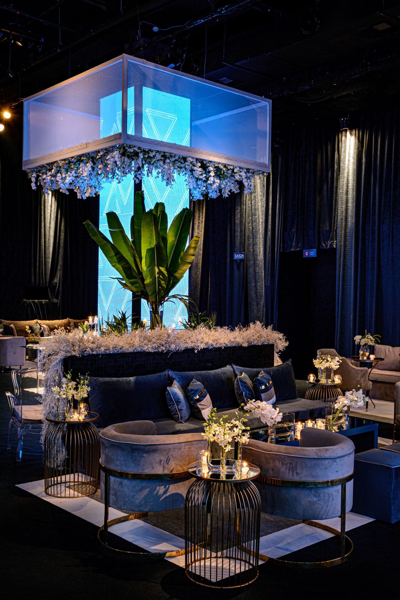 Ambientação Poltrona Cosmo Gold Vel Areia